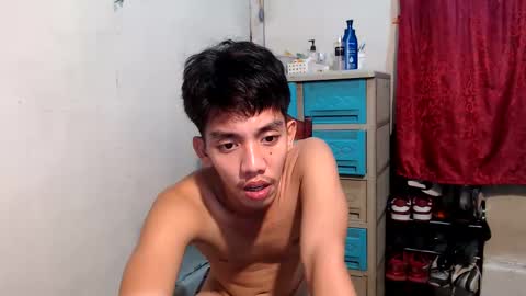 Snapshot of gentlemanlustx chatting on 03/18/26, 06:22 Rayl online show from 03/18/26, 06:22