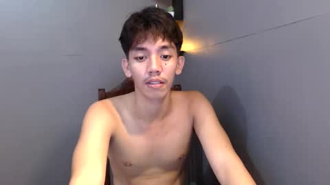 Snapshot of gentlemanlustx chatting on 05/01/26, 04:33 Rayl online show from 05/01/26, 04:33