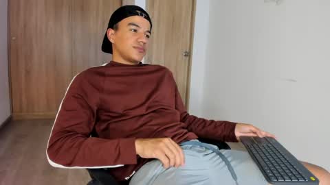 Snapshot of george_cams1 chatting on 05/28/26, 02:20 Jorge online show from 05/28/26, 02:20