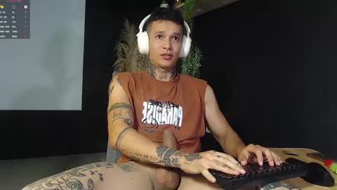 Snapshot of george_prince2 chatting on 03/02/25, 02:41 independent model online show from 03/02/25, 02:41