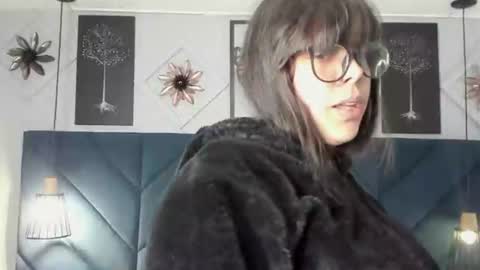 Snapshot of georgina_sensuelle chatting on 06/12/26, 10:47 Georgina online show from 06/12/26, 10:47