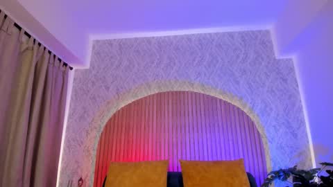 Kendal  online show from 03/18/26, 12:30