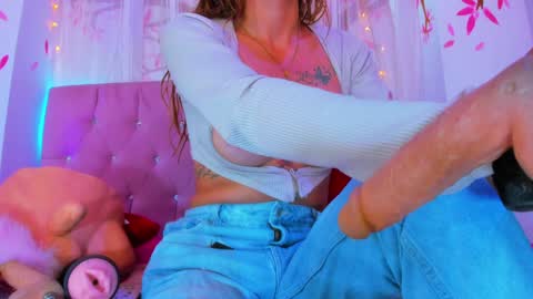 geraldinesuaan online show from 01/25/25, 01:30