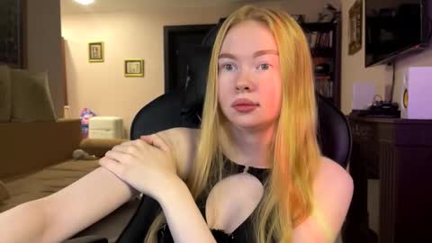 Amelia online show from 11/07/25, 04:34