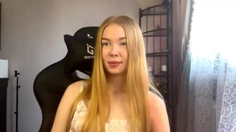 Amelia online show from 11/17/25, 05:24