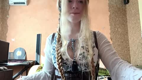 Snapshot of gertrudisturbe chatting on 04/07/26, 11:15 Kate online show from 04/07/26, 11:15