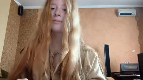 Snapshot of gertrudisturbe chatting on 04/28/26, 11:21 Kate online show from 04/28/26, 11:21