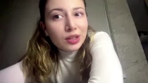 Snapshot of gertudewinfough chatting on 12/04/25, 03:21 Diana online show from 12/04/25, 03:21