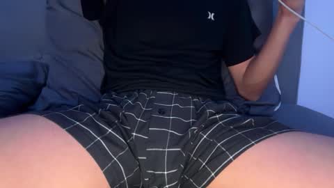 Snapshot of gh0st_boy_ chatting on 10/21/25, 02:01 gh0st_boy_ online show from 10/21/25, 02:01