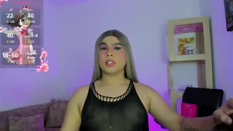 L A U R A online show from 09/19/25, 04:47