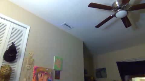 SrirachaSwitchblade  online show from 11/14/25, 10:14