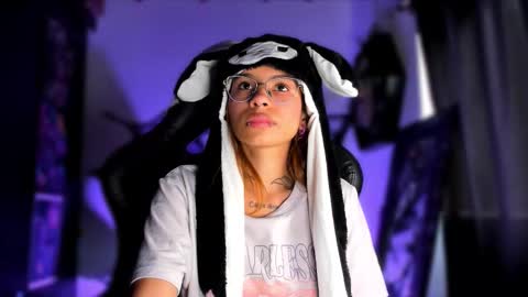 Snapshot of ghostlydolll chatting on 10/04/25, 02:26 Sara online show from 10/04/25, 02:26