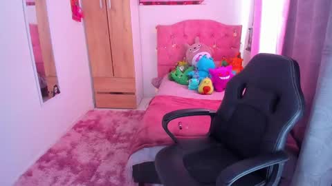 Snapshot of gia_contii chatting on 12/16/24, 03:00 giaaaa online show from 12/16/24, 03:00