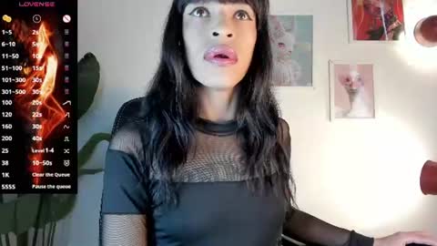 Gia  Please help me with your thumbs up its important   online show from 08/04/26, 12:30