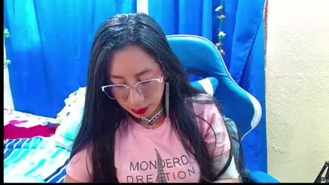 Snapshot of gia_leinn chatting on 06/22/26, 04:59 Gia online show from 06/22/26, 04:59