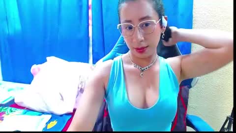 Snapshot of gia_leinn chatting on 07/10/26, 04:20 Gia online show from 07/10/26, 04:20