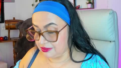 Snapshot of gia_nahomi chatting on 04/29/26, 10:27 nahomi online show from 04/29/26, 10:27