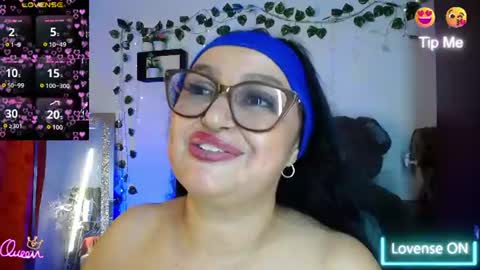 Snapshot of gia_nahomi chatting on 06/09/26, 10:43 nahomi online show from 06/09/26, 10:43