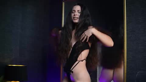  Gia  online show from 11/12/25, 08:30