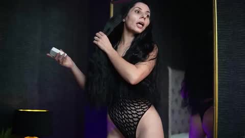  Gia  online show from 11/18/25, 08:35