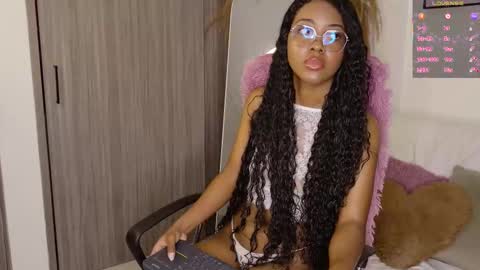 Snapshot of gianellaarittza chatting on 09/15/25, 06:08 Gia  online show from 09/15/25, 06:08