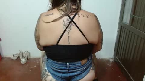 Snapshot of giannaswift chatting on 12/14/25, 05:07 Gianna.. online show from 12/14/25, 05:07