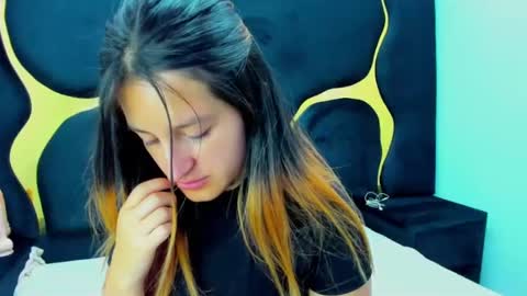 GiaRoussel online show from 02/04/25, 01:48