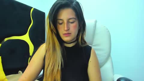 GiaRoussel online show from 03/11/25, 02:18