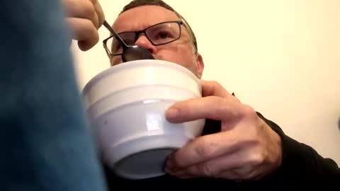 Snapshot of giddyup2222222 chatting on 11/17/25, 08:09 giddyup2222222 online show from 11/17/25, 08:09