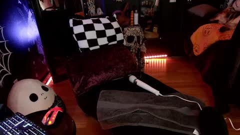 Giggles online show from 01/11/25, 12:01