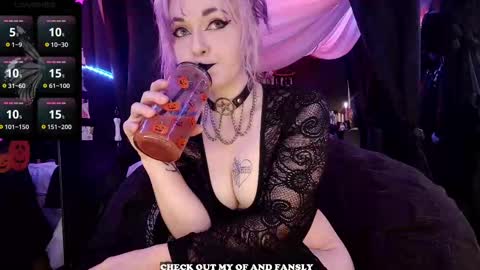 Giggles online show from 09/25/25, 05:49