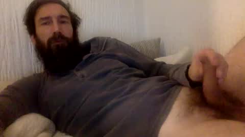 Snapshot of giggy81 chatting on 11/12/25, 02:39 iggy online show from 11/12/25, 02:39