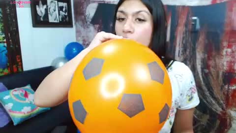 Snapshot of gigi_gilt_ chatting on 06/19/26, 09:18 Gigi 3 online show from 06/19/26, 09:18