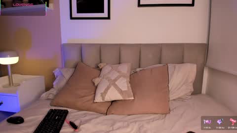 GIGI online show from 09/09/25, 04:34