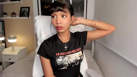 GIGI online show from 10/16/25, 04:35