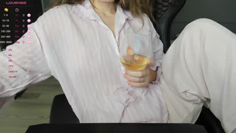 gigihadd online show from 12/24/24, 07:00