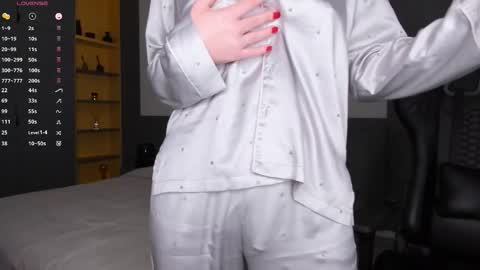 gigihadd online show from 02/19/26, 03:41