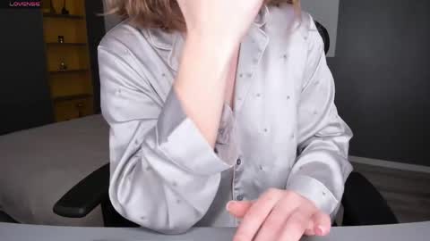 gigihadd online show from 04/21/26, 01:17