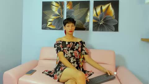 gigy___ online show from 10/17/25, 12:41