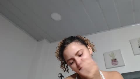 Giia  online show from 11/18/25, 02:43