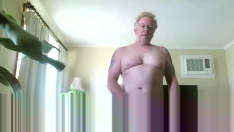 Snapshot of gimmmieoooo chatting on 01/05/25, 12:09 gimmmieoooo online show from 01/05/25, 12:09