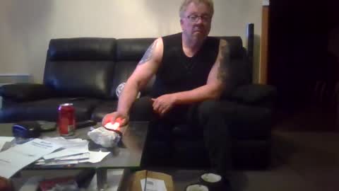 Snapshot of gimmmieoooo chatting on 10/10/25, 08:57 gimmmieoooo online show from 10/10/25, 08:57