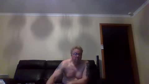 Snapshot of gimmmieoooo chatting on 10/16/25, 09:10 gimmmieoooo online show from 10/16/25, 09:10