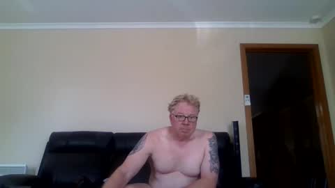 Snapshot of gimmmieoooo chatting on 02/18/26, 06:09 gimmmieoooo online show from 02/18/26, 06:09