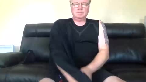 Snapshot of gimmmieoooo chatting on 03/15/26, 02:17 gimmmieoooo online show from 03/15/26, 02:17