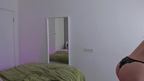 Snapshot of gin_yoon chatting on 02/15/25, 12:43 Gin online show from 02/15/25, 12:43