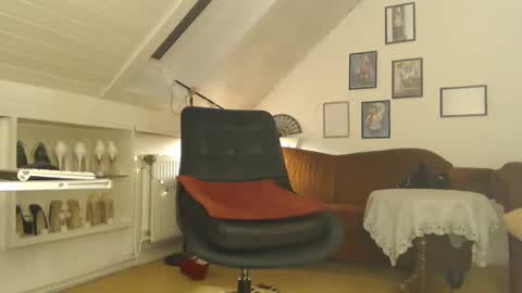 Snapshot of ginablondecam chatting on 01/02/25, 02:00 Gina online show from 01/02/25, 02:00