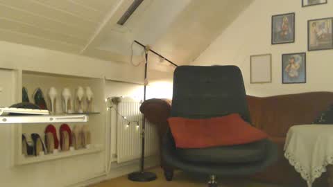 Snapshot of ginablondecam chatting on 01/03/25, 09:47 Gina online show from 01/03/25, 09:47