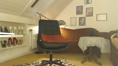 Snapshot of ginablondecam chatting on 01/06/25, 12:37 Gina online show from 01/06/25, 12:37