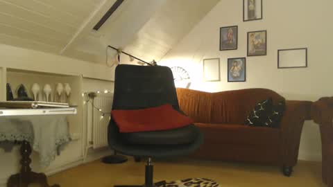 Snapshot of ginablondecam chatting on 01/10/25, 05:24 Gina online show from 01/10/25, 05:24